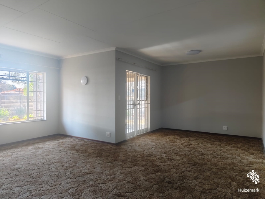 To Let 3 Bedroom Property for Rent in Vaalpark Free State